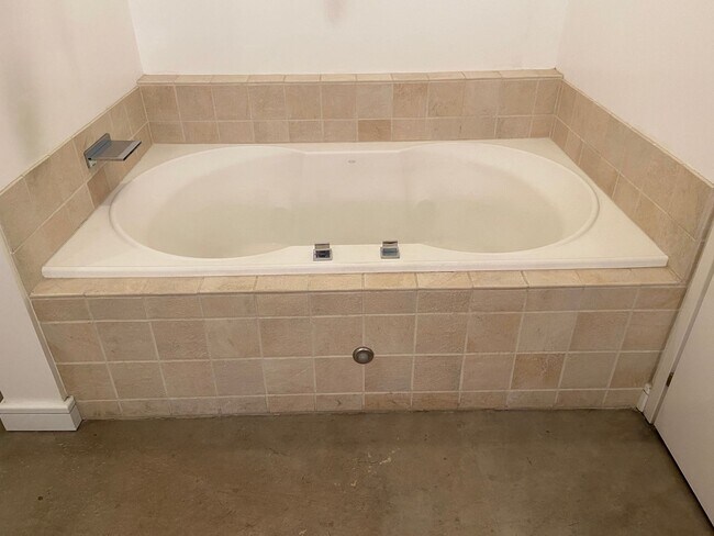 Building Photo - Downtown loft-living at its best - unfurnished loft