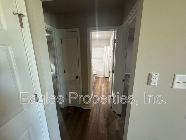 Building Photo - 204 Arthurs Crk Dr