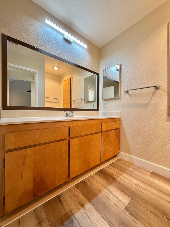 Building Photo - 2BD/2BA Condo in Gated Community | Private Balcony | Updated Interior - Santa Clara