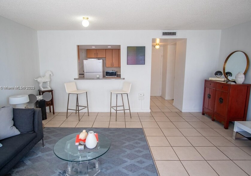 Building Photo - 7545 E Treasure Dr