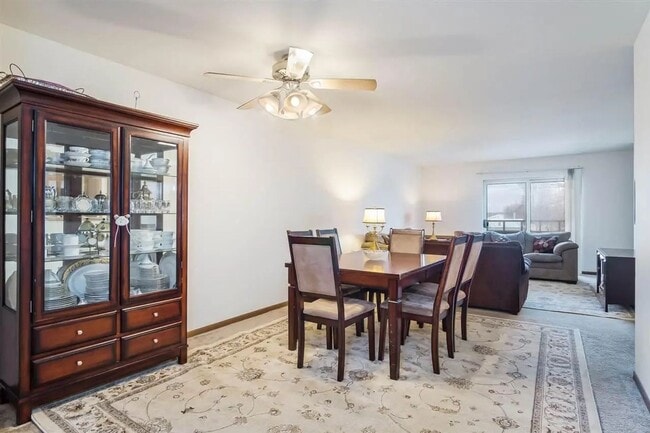 Building Photo - Modern 3 bedroom 1 bath garden style condo