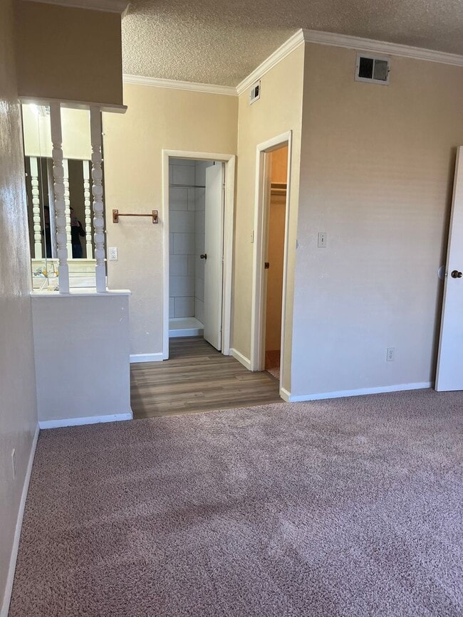 Building Photo - 1020 Mockingbird Ln