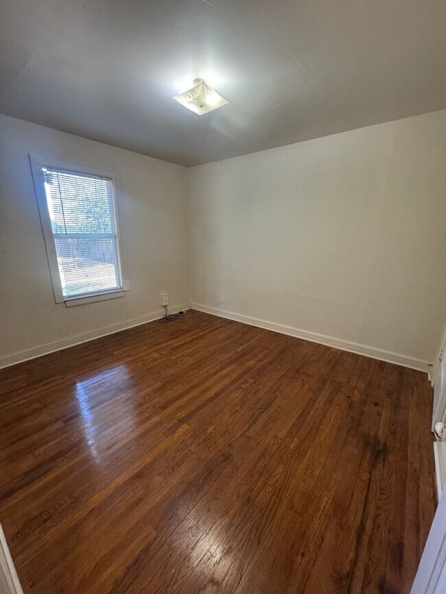 Building Photo - 1507 S Avondale St