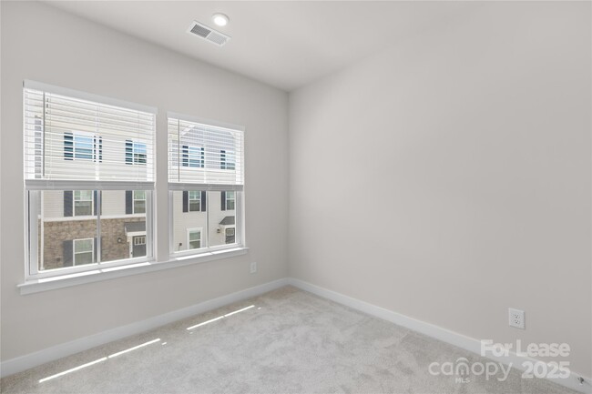 Building Photo - 9338 Mallard Mls Dr