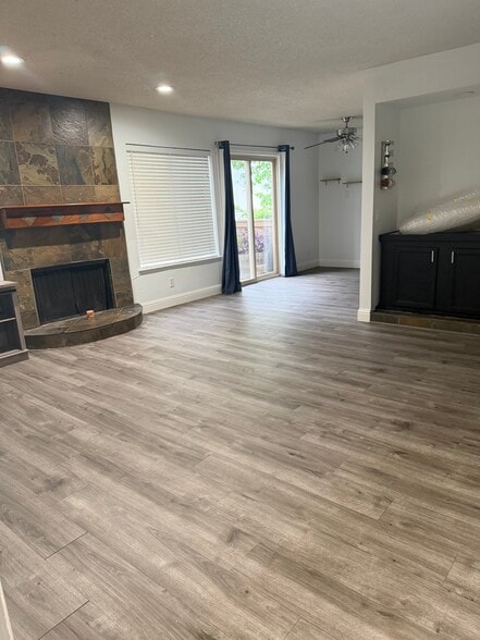 Building Photo - 3701 Colonial Dr