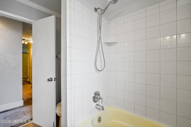 Building Photo - 6717 Lenczyk Dr