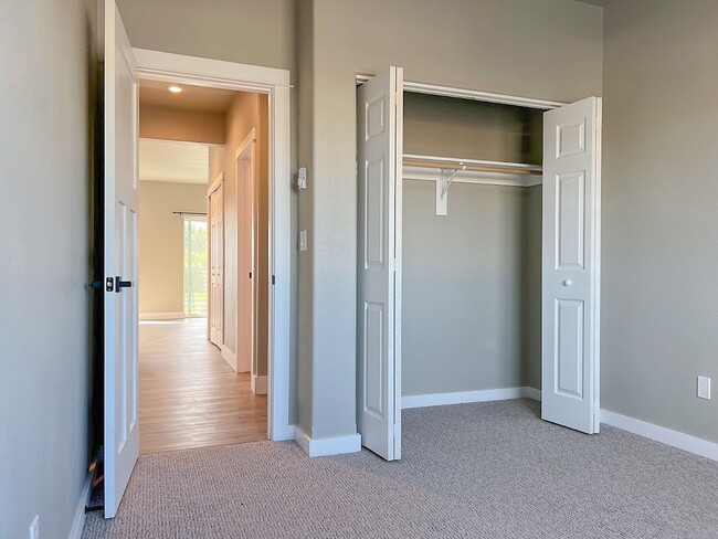 Building Photo - Pet Friendly 2 bed/ 2 bath unit at Soldier Ridge!