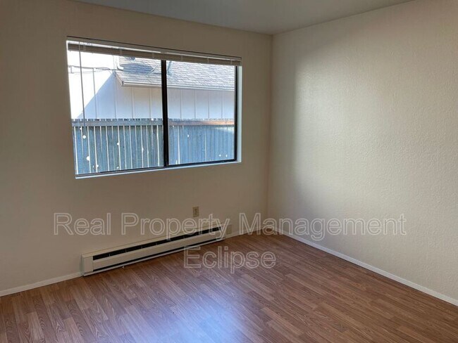 Building Photo - 17319 Stone Ct N