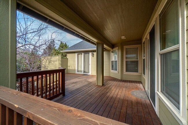 Building Photo - Craftsman home with many upgrades & RV Parking
