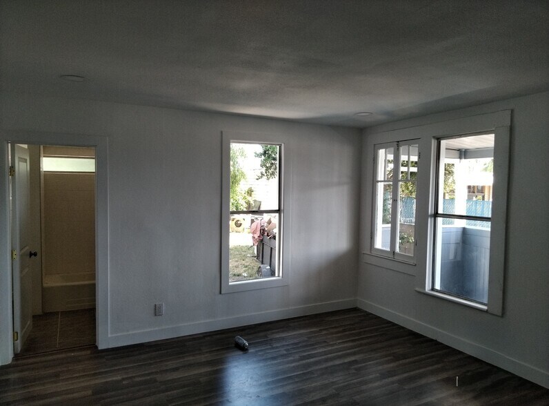 Building Photo - 7181 Palm Ave