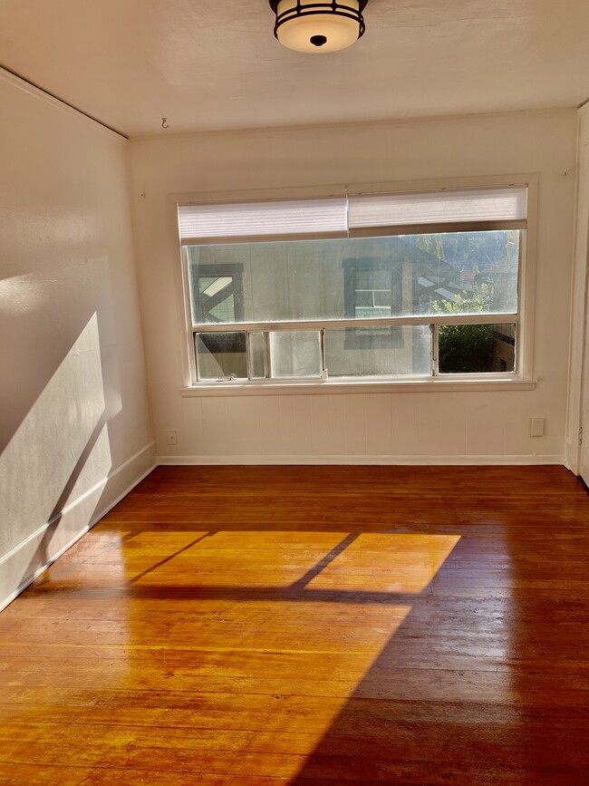 Building Photo - 3633 Palatine Ave N