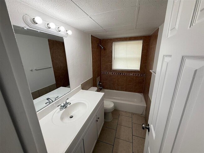 Building Photo - 5104 Londonderry Blvd