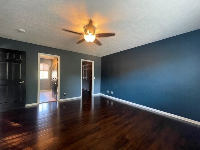 Building Photo - Home For Rent Bellevue.