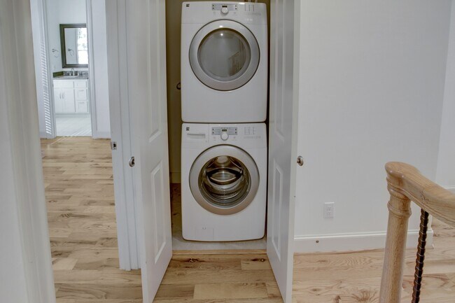 Building Photo - 1415 Oakdale St