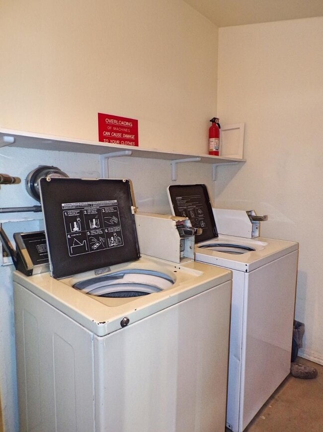 Building Photo - 4135 Calle Barona