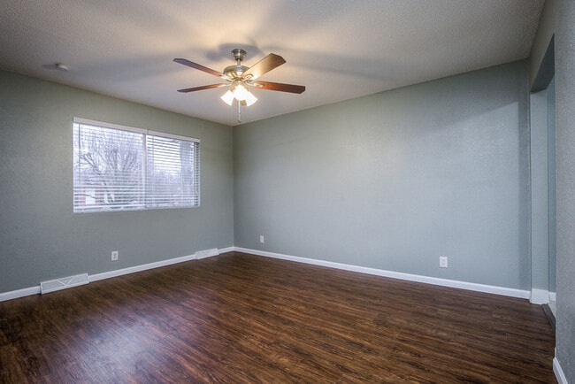 Building Photo - 514 NE Corder St