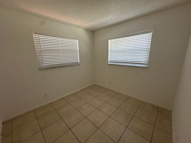 Building Photo - 7827 NW 39th Ct