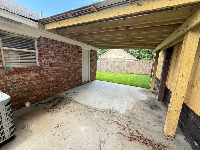 Building Photo - 2BR/2BA House For Rent