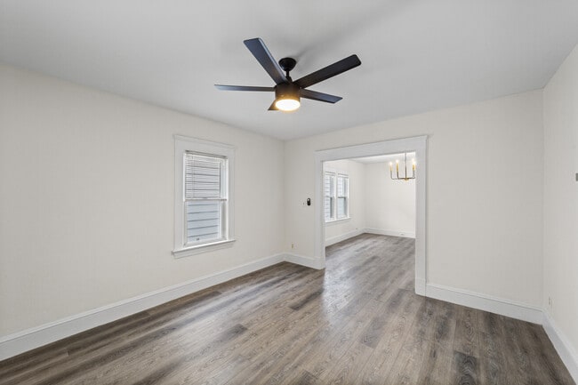 Building Photo - 1352 W 58th St