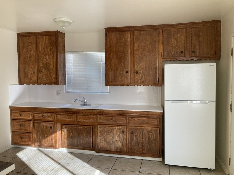 Building Photo - 517 Dejoy St