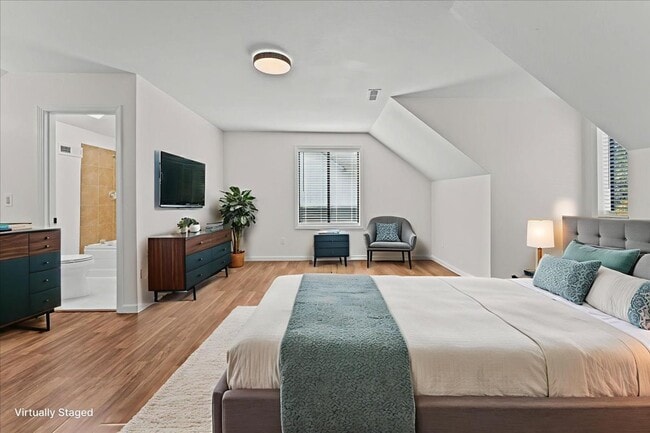 Building Photo - Beautifully Renovated 4-Bedroom, 2-Bath Ho...