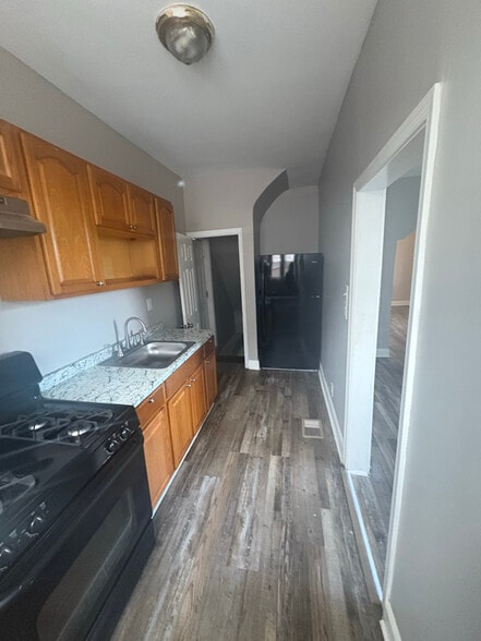 Building Photo - 2525 W Cold Spring Ln