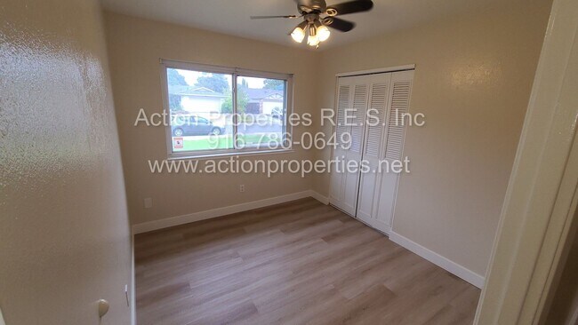 Building Photo - Very Clean 3 Bedroom 1.5 bath, 2 Car Garag...