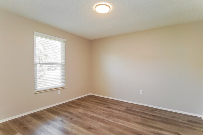 Building Photo - 1175 Lambert Ln