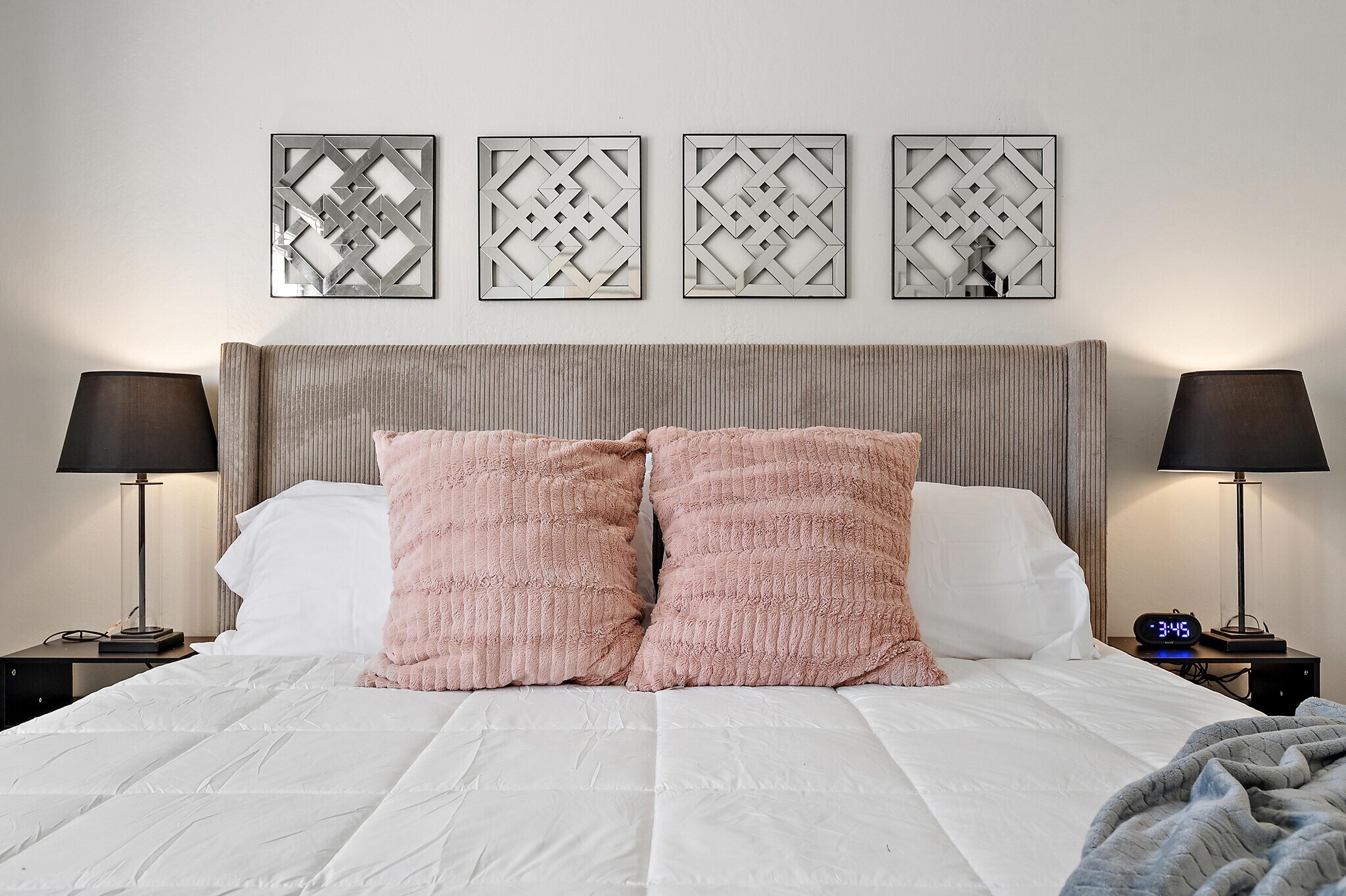 Building Photo - 13010 E Shangri La Rd