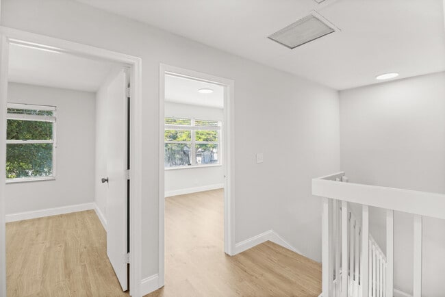 Building Photo - 4722 Lakeside Cir