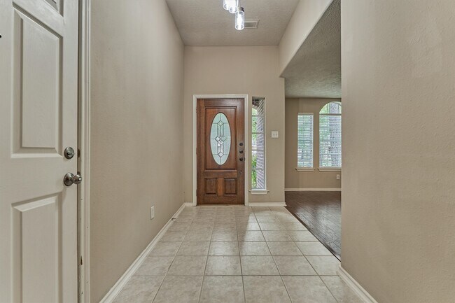 Building Photo - 27 E Russet Grove Cir