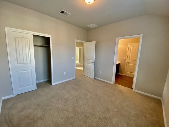 Building Photo - 516 E Slaughter Ln