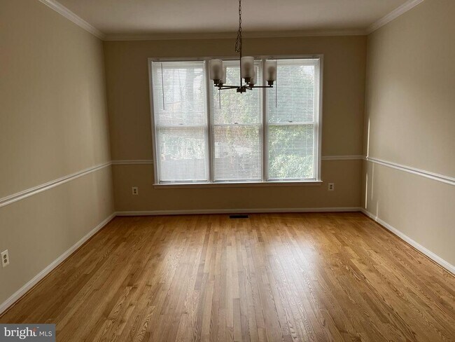 Building Photo - 9425 Spruce Tree Cir