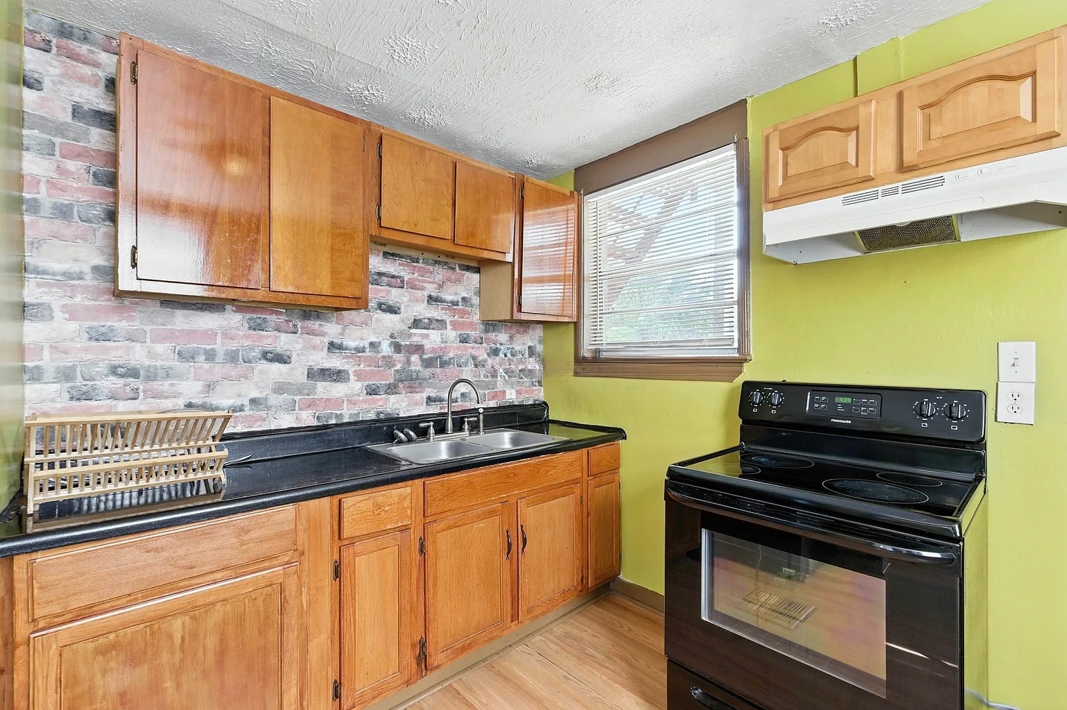 Building Photo - 237 E 21st St