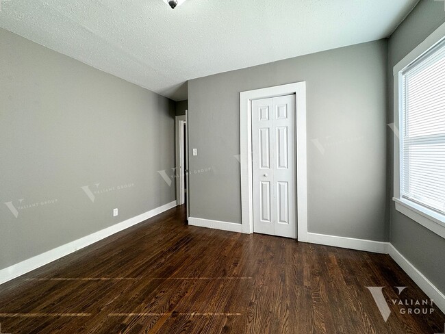 Building Photo - Charming Two-Bedroom, One-Bathroom Rental ...