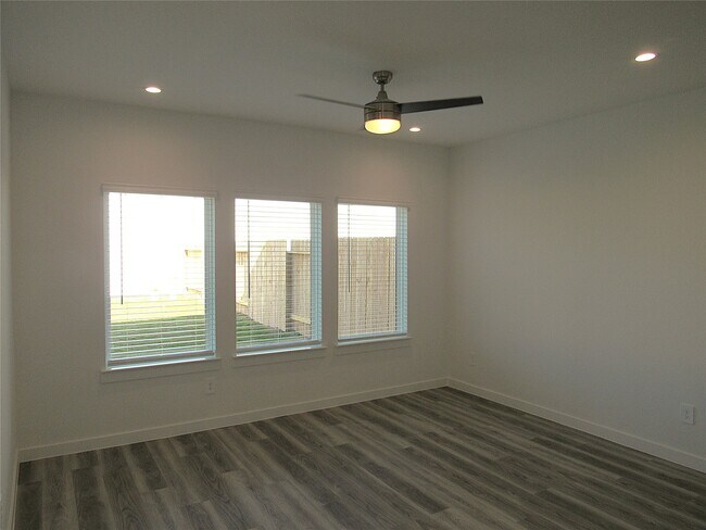 Building Photo - 2807 Glengary River Wy