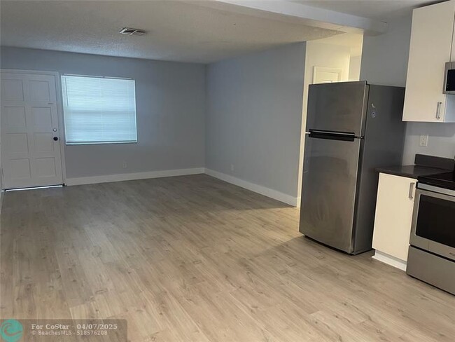 Building Photo - 780 NE 46th Ct