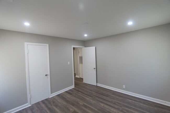 Building Photo - Cute ! Cute! Cute! New on the Market and Newly Renovated!