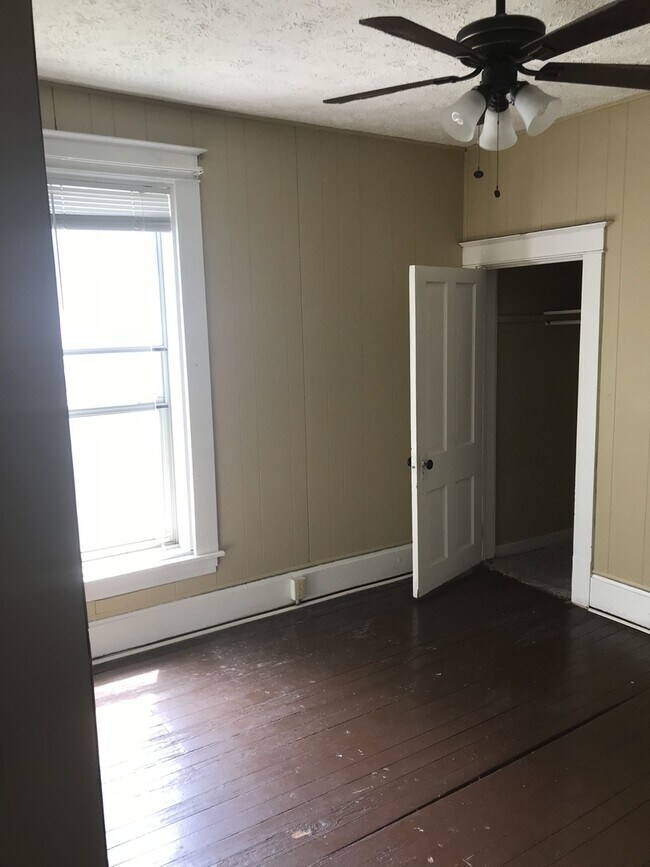 Building Photo - 1 Bedroom Apartment w/ Balcony in Downtown Lafayette