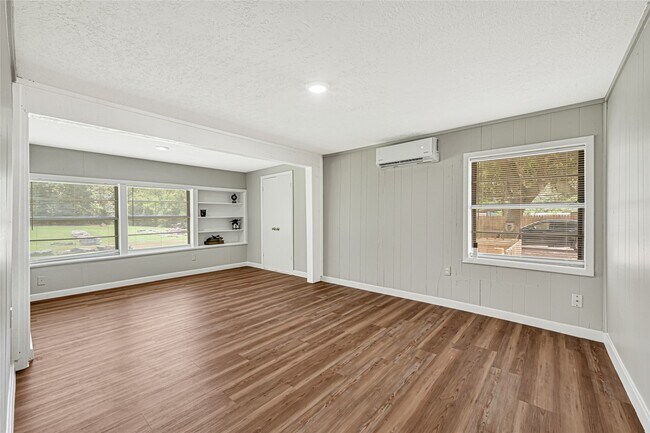 Building Photo - 4568 Dunnam Rd