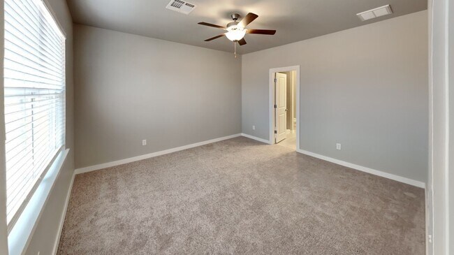 Building Photo - 4 Bedroom 2 Bathroom 2 Car Garage Home in Oakdale School District