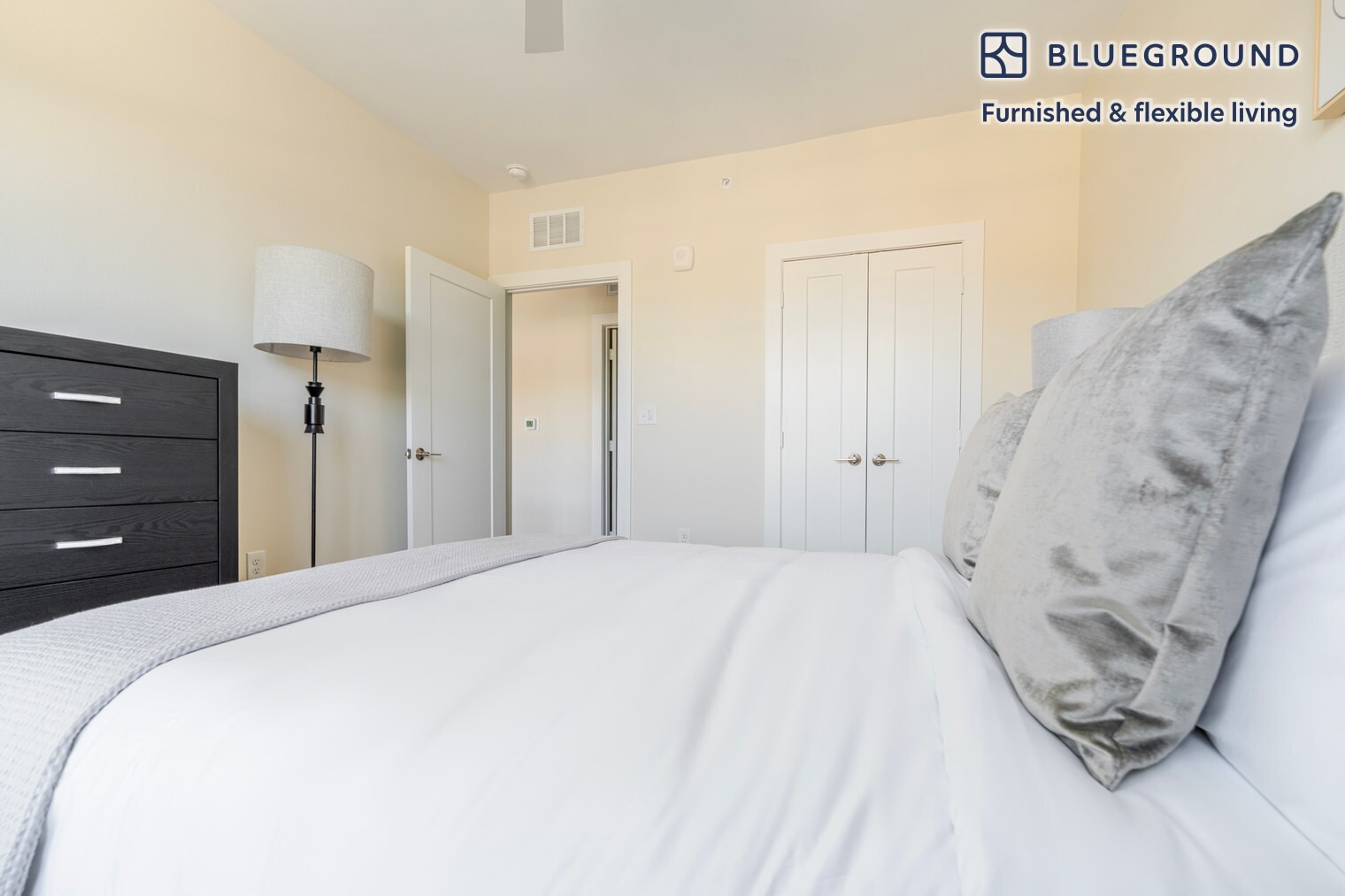 Building Photo - 1501 W Howard Ln