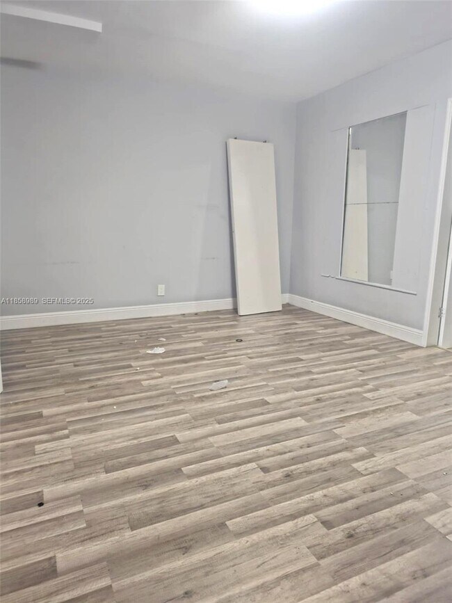 Building Photo - 3114 E Sunrise Blvd