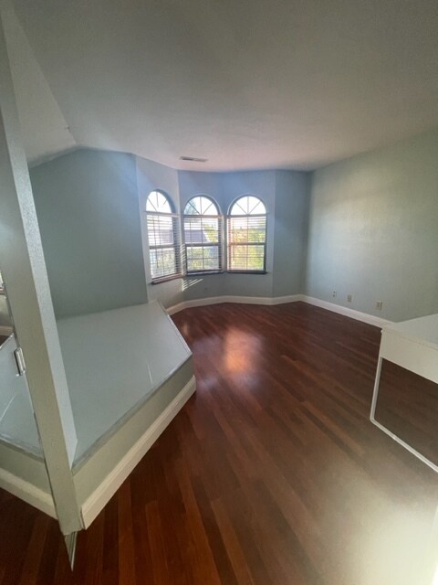 Building Photo - 832 loadstone court