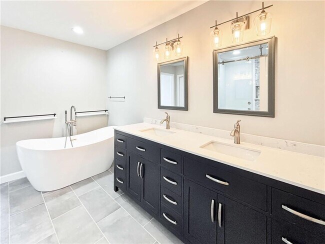 Building Photo - 4515 N Slope Cir