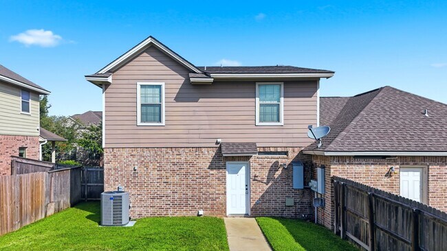 Building Photo - 104 Kleine Ln