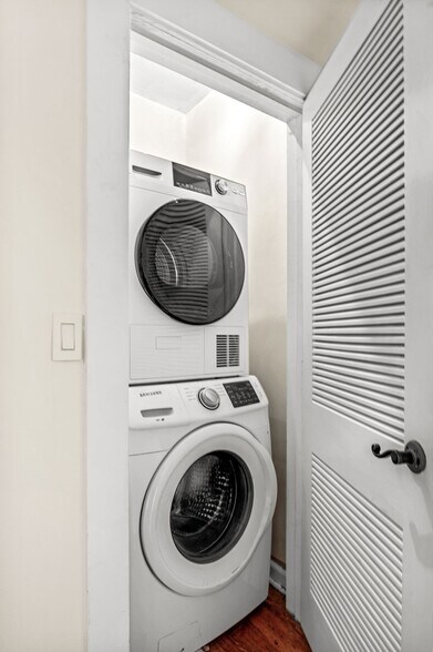 Washer& Dryer - 1112 Clifton Ln