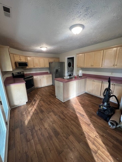 Good size dining area - 100 Twin Acres Dr