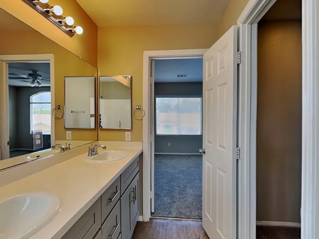 Building Photo - 6043 Halehaven Dr