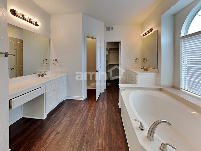 Building Photo - 1406 Monte Carlo Dr